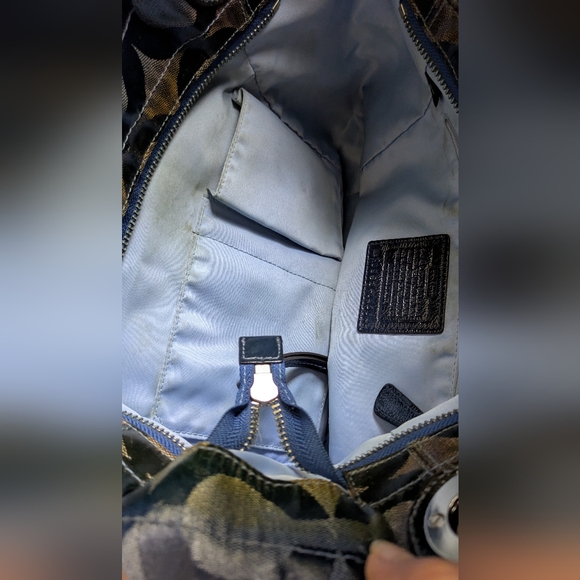 Group of Vintage Coaches . - Picture 7 of 16